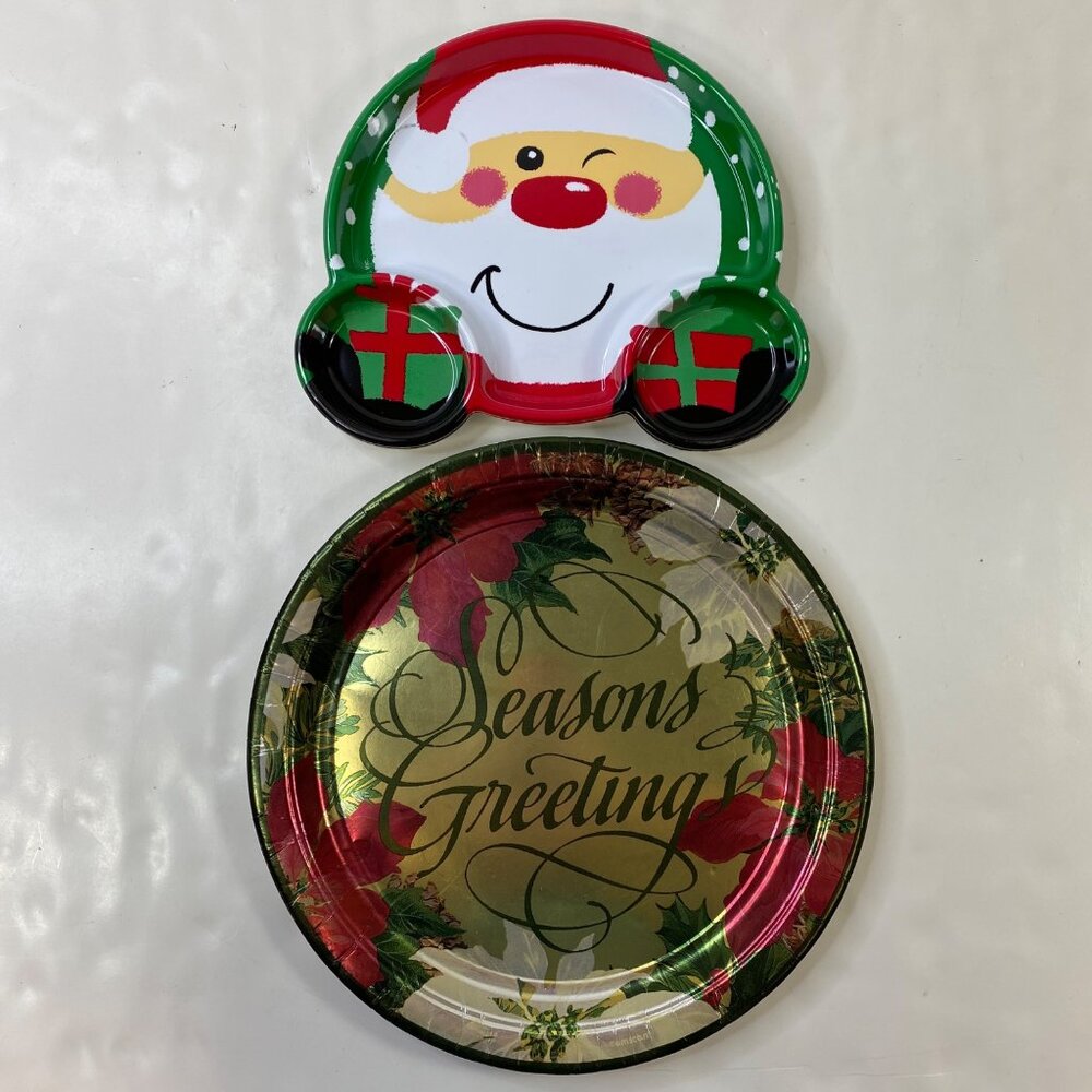 Holiday Themed Disposable Paper Plates Sectioned Santa Gifts "Seasons Greetings"